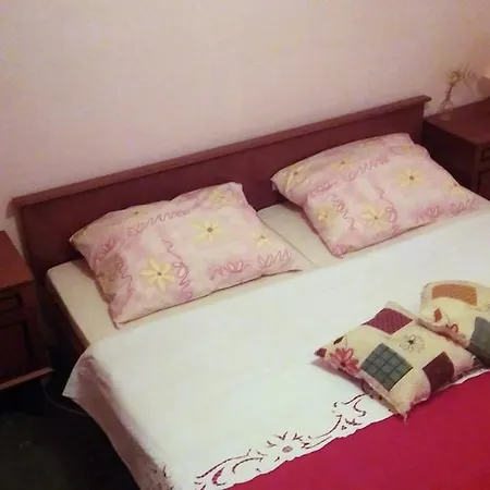 Conar Apartman *